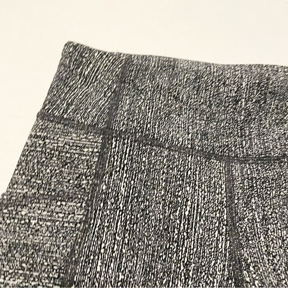 Lululemon Tight Stuff Tight II Salt Alpine White Black Size 4 Leggings - Picture 6 of 16
